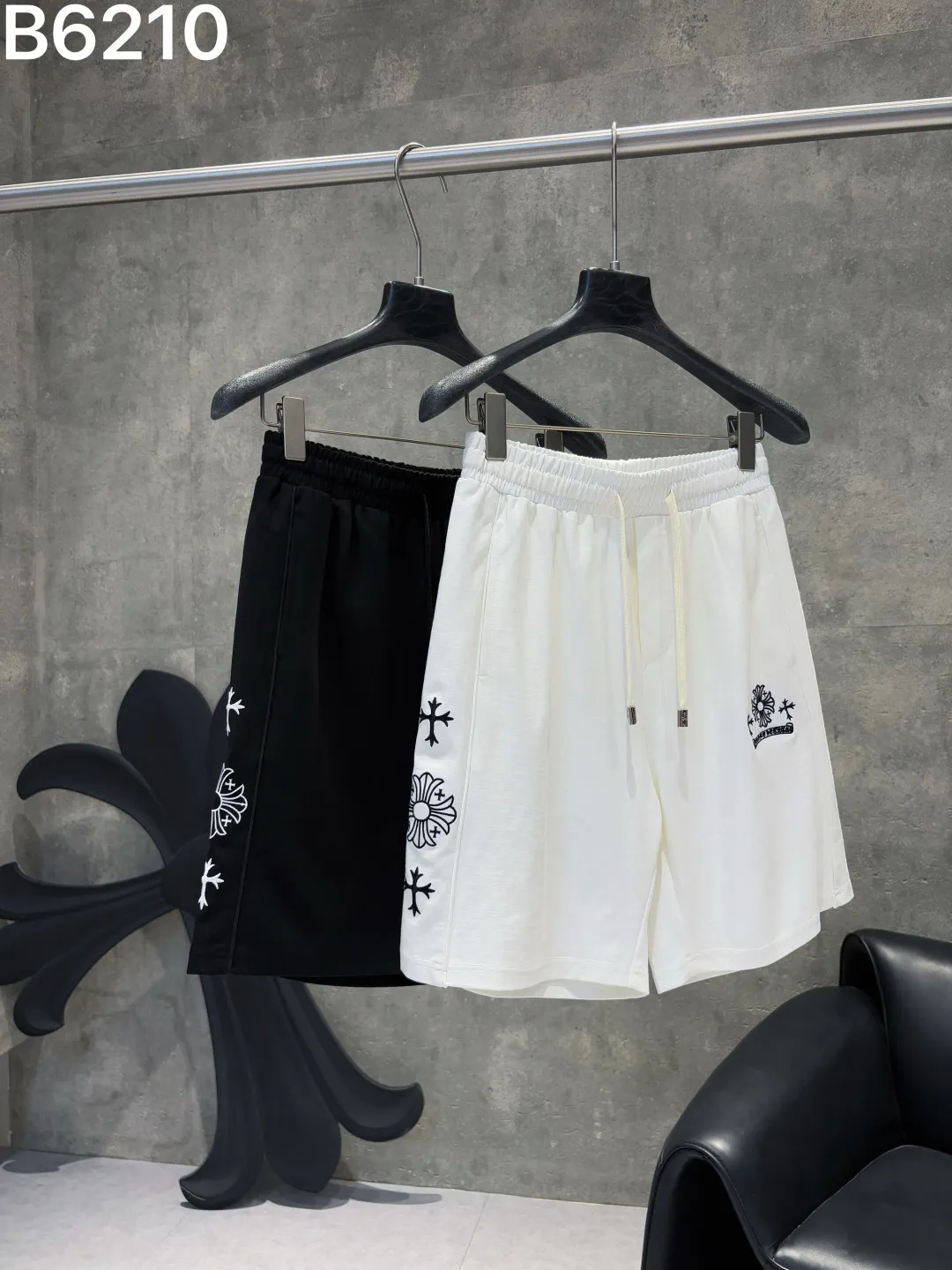 New Arrival ， logo。 ， ， ， ， Breathable， ， ：White Black Sizes：M-4XL